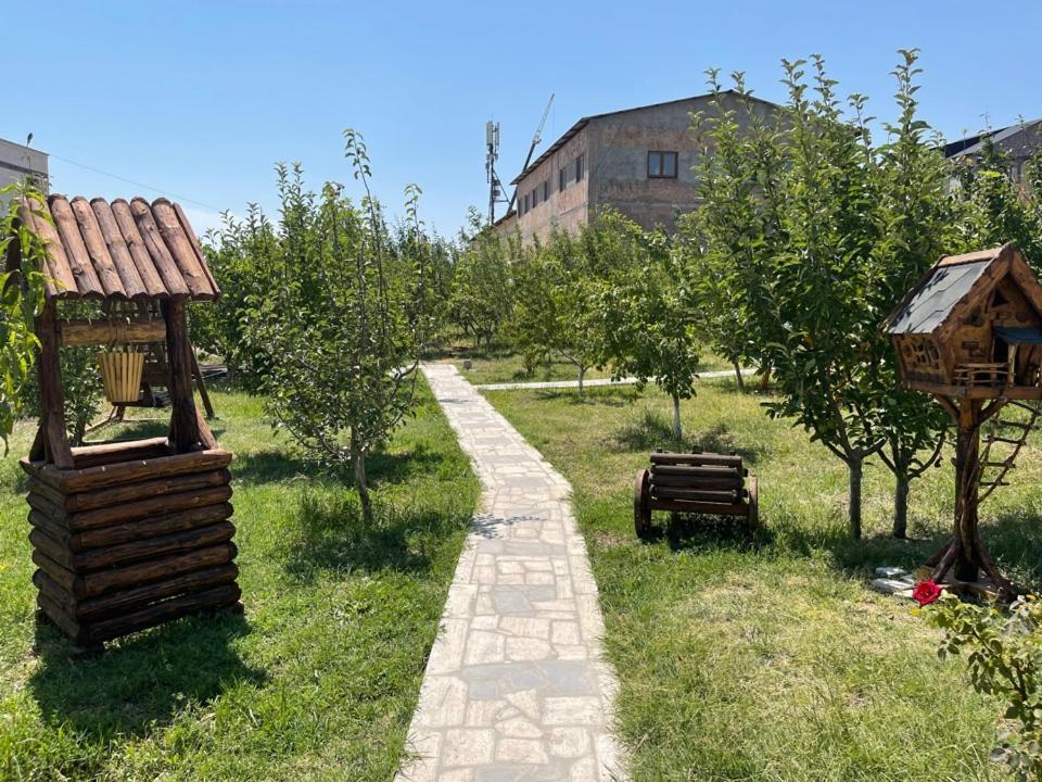 GOLDEN SECONDS Hotel Erivan Exterior foto