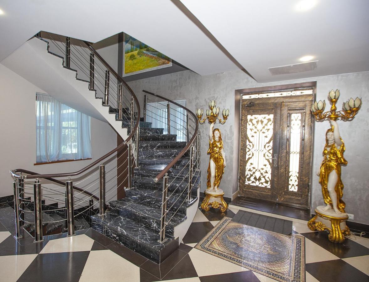 GOLDEN SECONDS Hotel Erivan Exterior foto